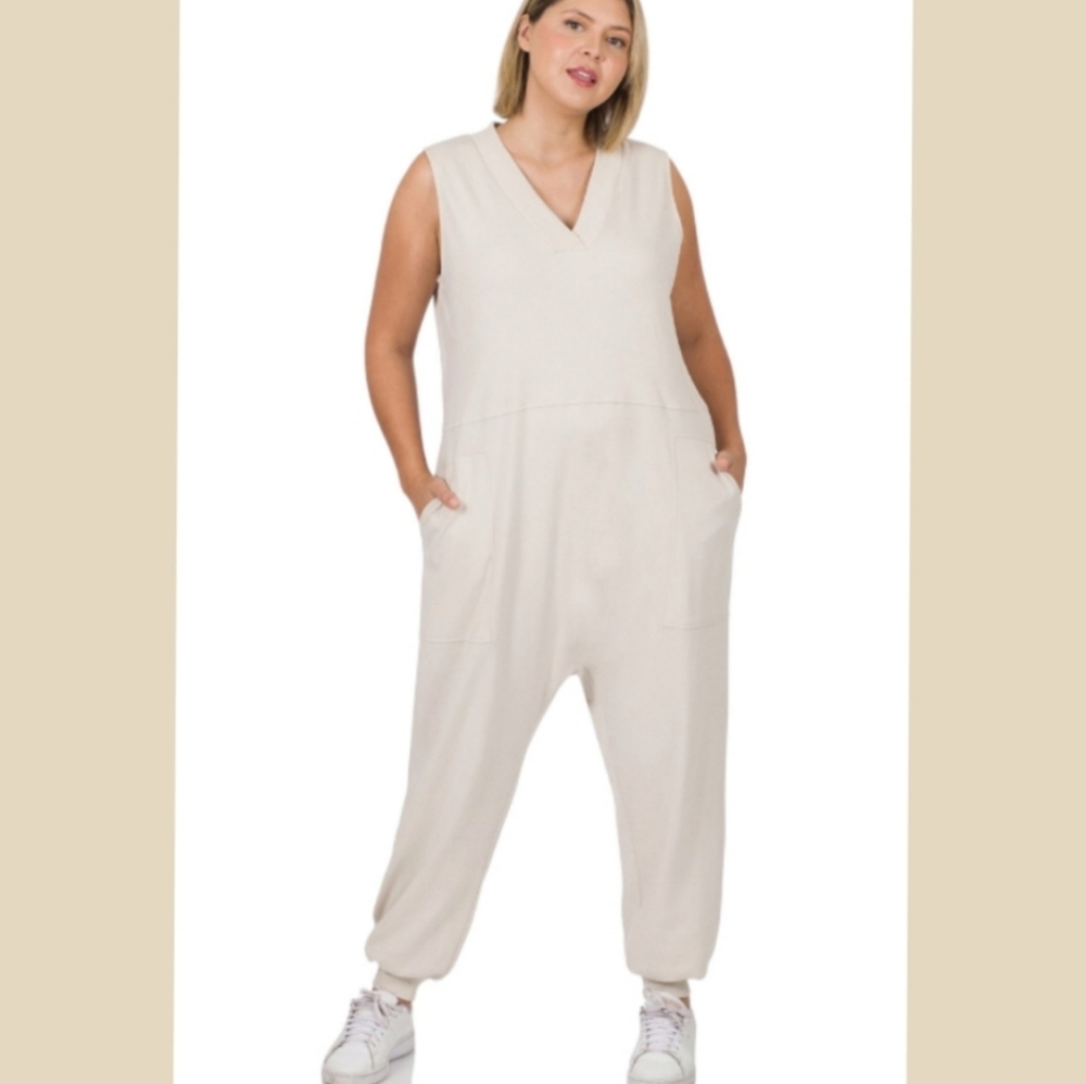 BONE SLEEVELESS HAREMJUMPSUIT *PLUS SIZE* - Picture 2 of 5